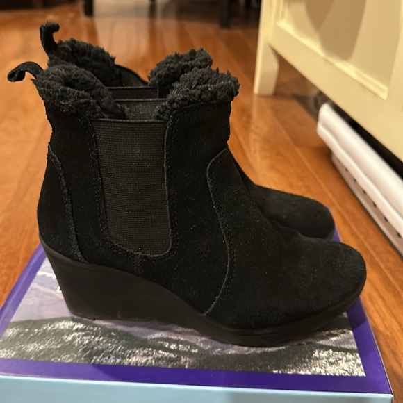 Weather smart suede boots - Picture 2 of 4
